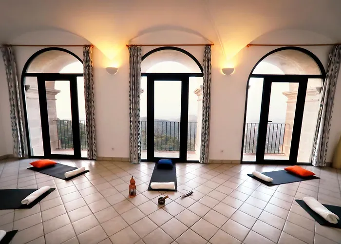 Petit Hotel Hostatgeria Sant Salvador